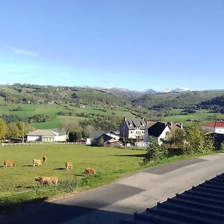 Puy Chavaroche Met Uniek Uitzicht Saint-Cernin (Cantal)